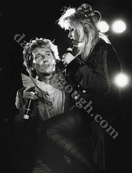 Rod Stewart, Cyndi Lauper  1985  LA.jpg